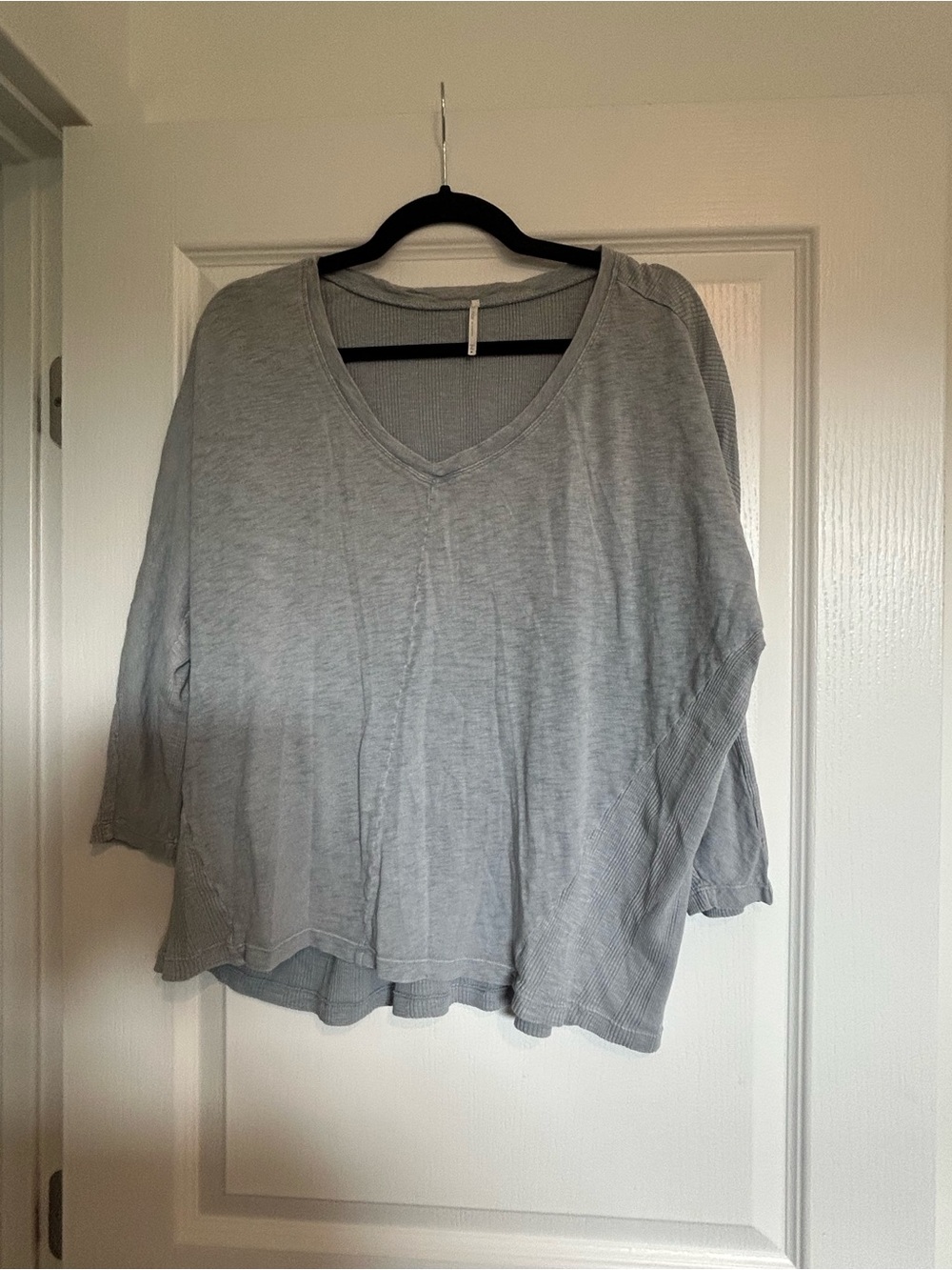 Relaxed V-Neck Long Sleeve Tee in Light Gray by